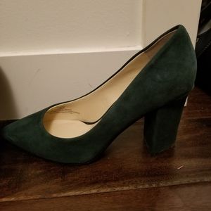 Gorgeous Vince Camuto dark green block heels